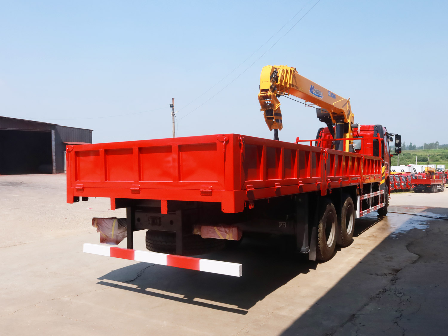 國(guó)六解放J6L后雙橋上裝徐工12噸直臂式吊機(jī)隨車(chē)吊