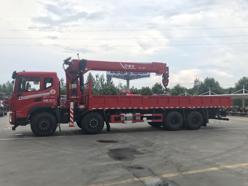 東風(fēng)華神DV5前四后八威龍14噸5節(jié)臂吊機